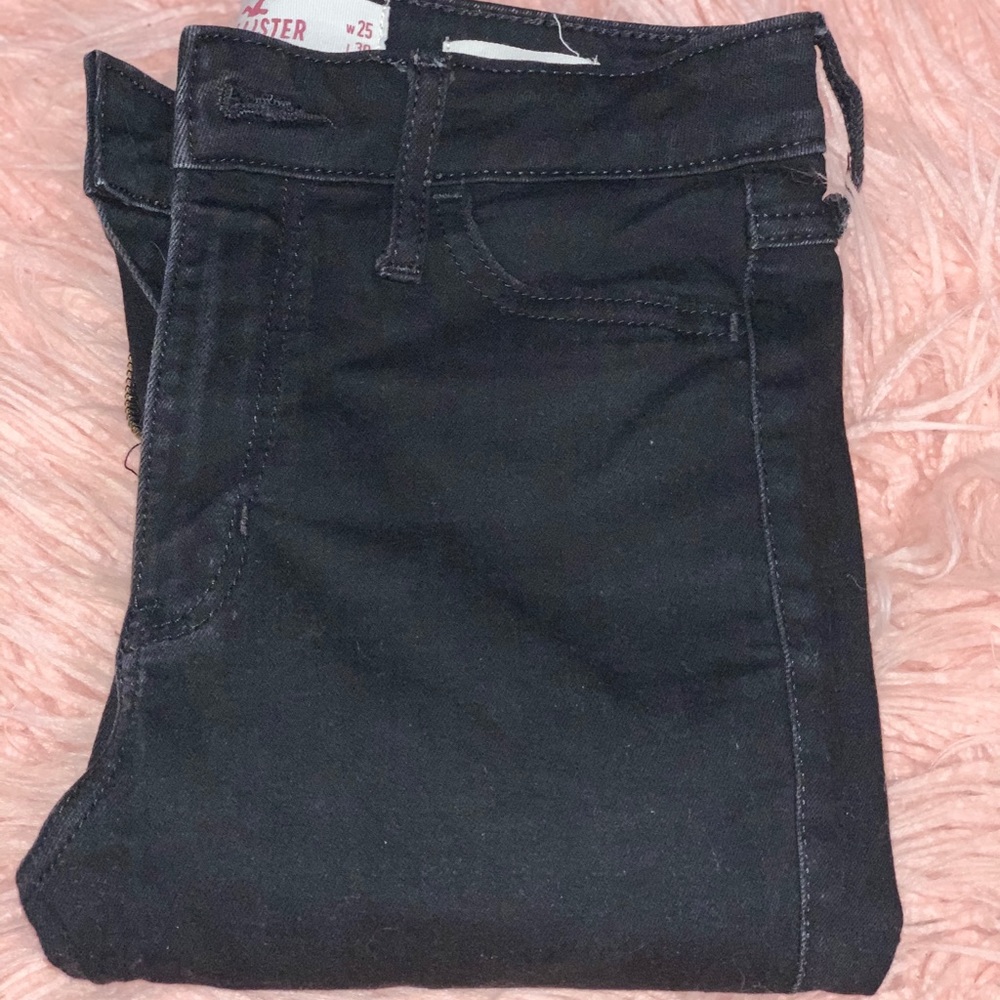 ripped knee skinny jeans